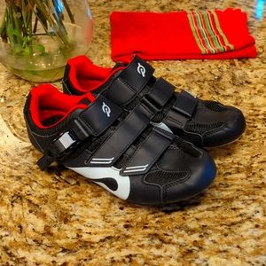 EUC Peloton Cycling shoes with look delta cleats EU 39 US 8